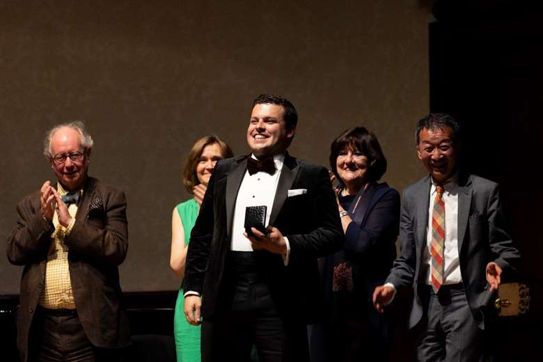 Tenor Dafydd Jones receiving the ROSL Gold Medal