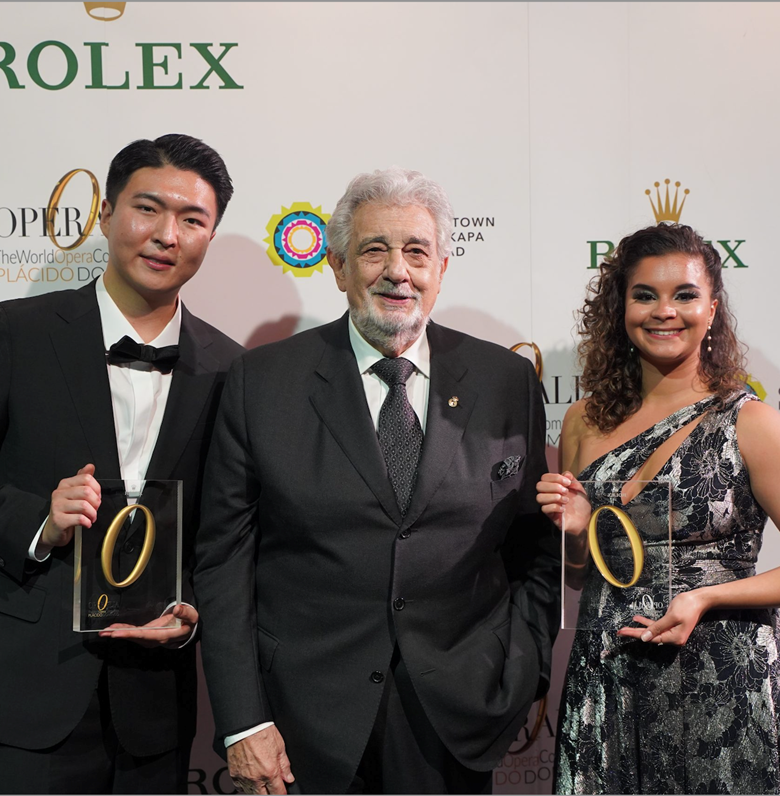 Plácido Domingo with first prize winners Stephano Park and Julie Roset
